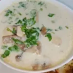 صوره عن طريقة عمل شوربة المشروم بالفراخ والوايت صوص