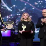 صوره عن تمثال لهاني شاكر داخل دار الأوبرا المصرية.. وأرملته تبكي: «يرحل الجسد ويبقى الأثر»