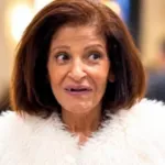 صوره عن مظاهر طريفة فعلتها عائشة الكيلاني عند تكريمها أثارت ضجة.. غنت ورقصت في أول ظهور بعد غياب سنوات