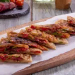 صوره عن طريقة عمل الحواوشي بالبسطرمة والموتزاريلا