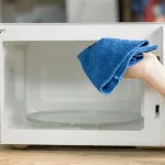 صوره عن أفضل طريقة لتنظيف الميكروويف بشكل صحيح