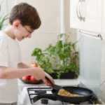صوره عن 6 أشياء يمكن للأمهات القيام بها لتعزيز استقلالية أطفالهن